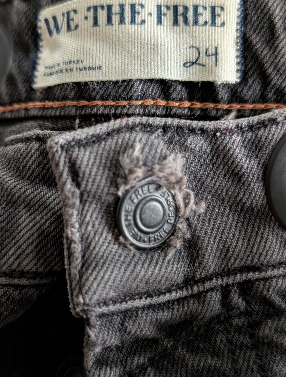 We The Free Moxies * Grey Black, Size 24 * Flaw Button Hole Frayed - Picture 2 of 2